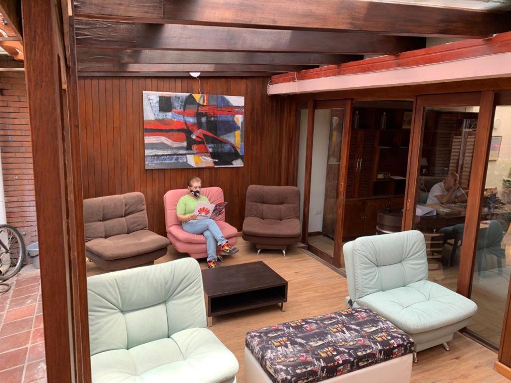 Acogedor Hostal Usaquen La Parada Del Tren Богота Экстерьер фото