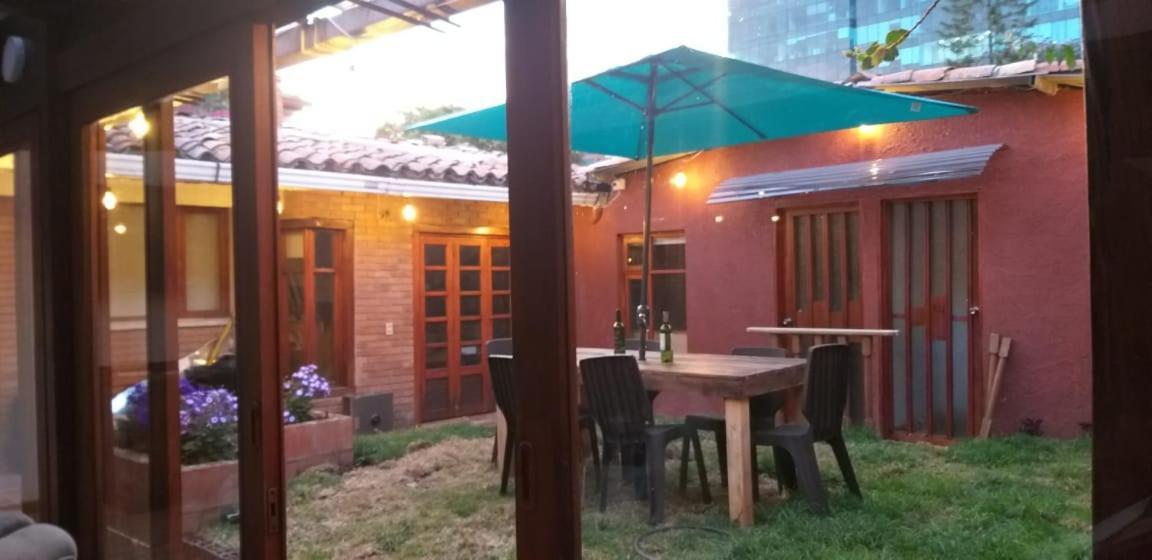 Acogedor Hostal Usaquen La Parada Del Tren Богота Экстерьер фото