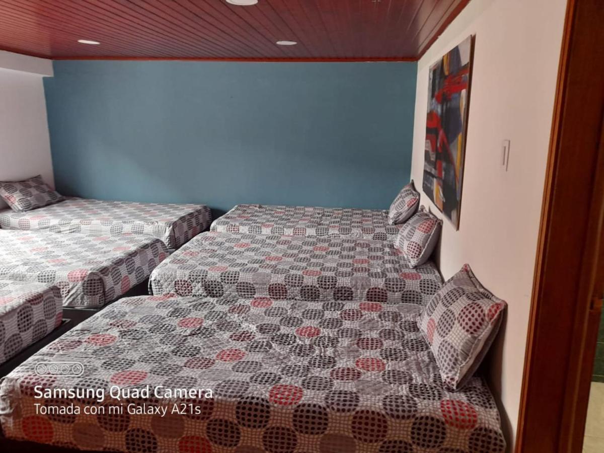 Acogedor Hostal Usaquen La Parada Del Tren Богота Экстерьер фото
