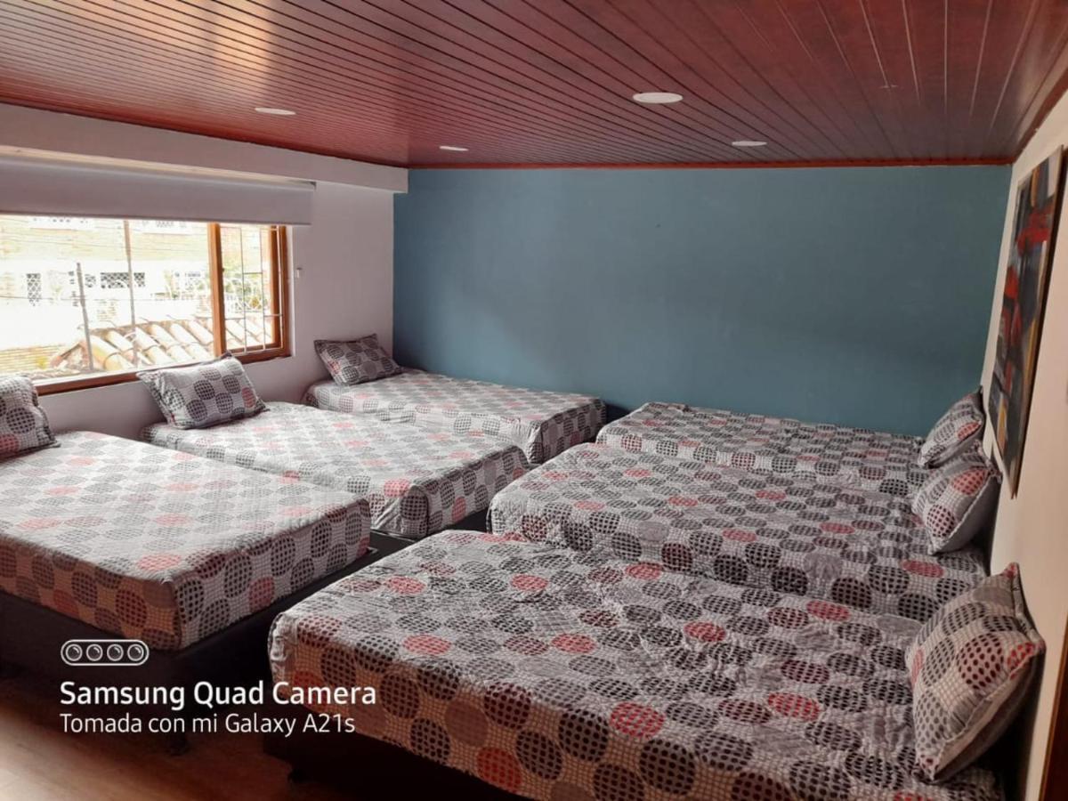 Acogedor Hostal Usaquen La Parada Del Tren Богота Экстерьер фото