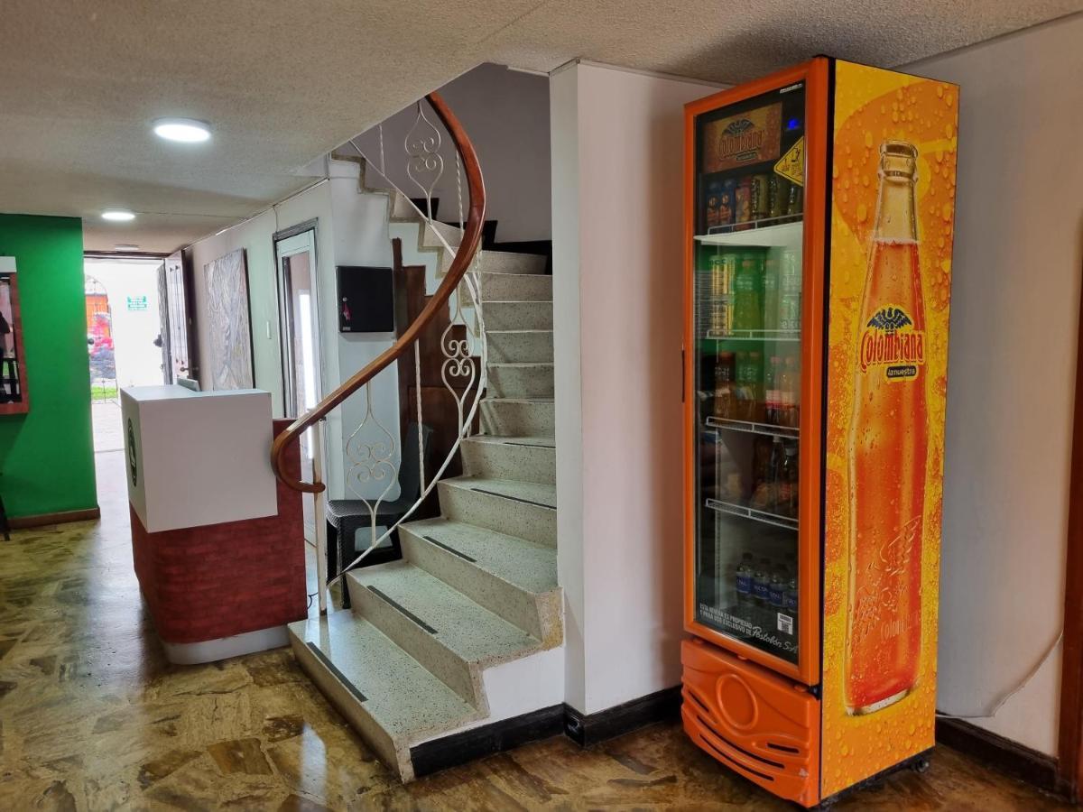 Acogedor Hostal Usaquen La Parada Del Tren Богота Экстерьер фото