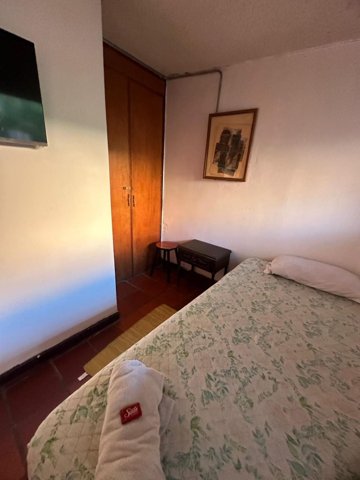Acogedor Hostal Usaquen La Parada Del Tren Богота Экстерьер фото